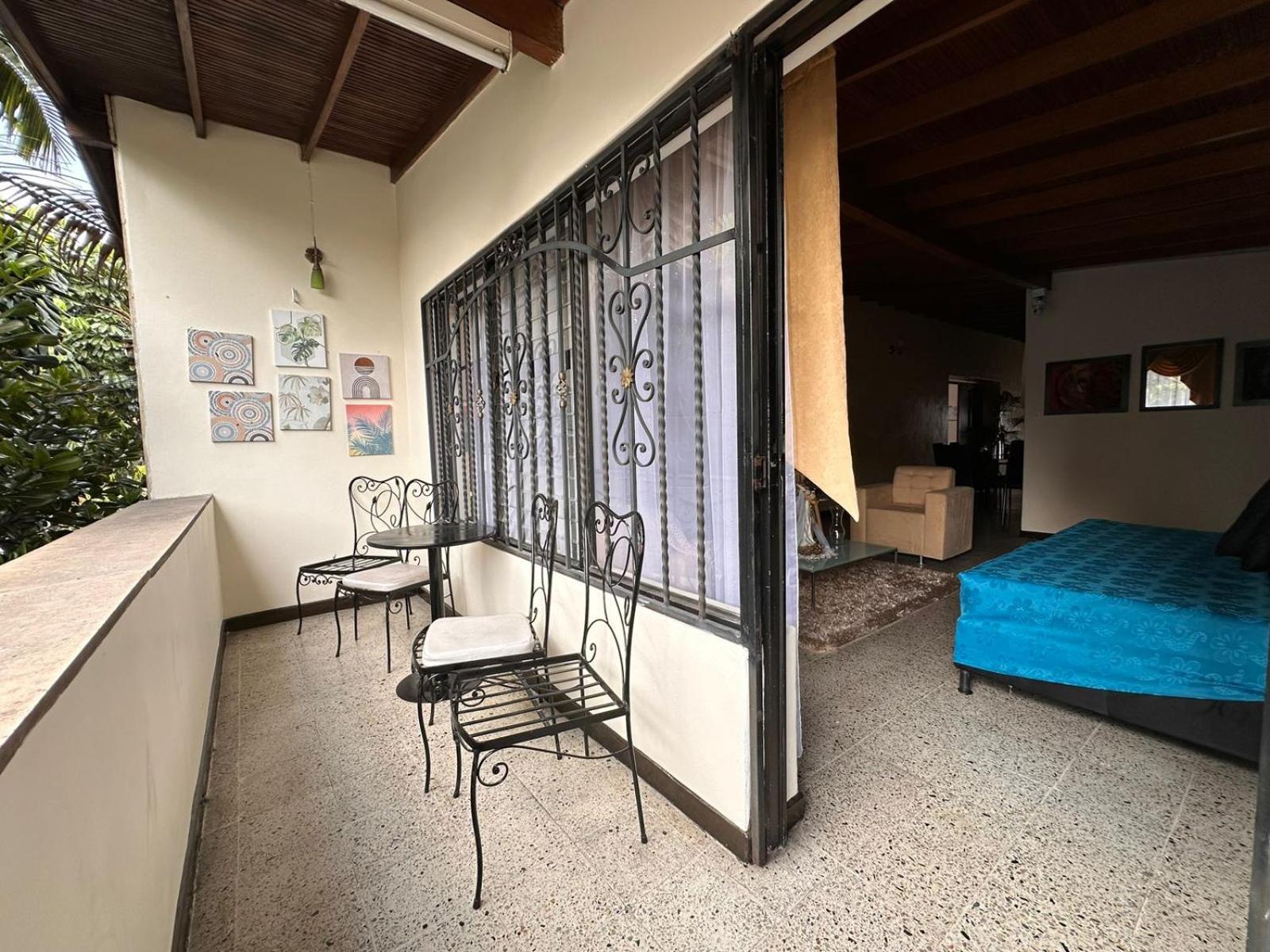 Casa Abundia Pensión *