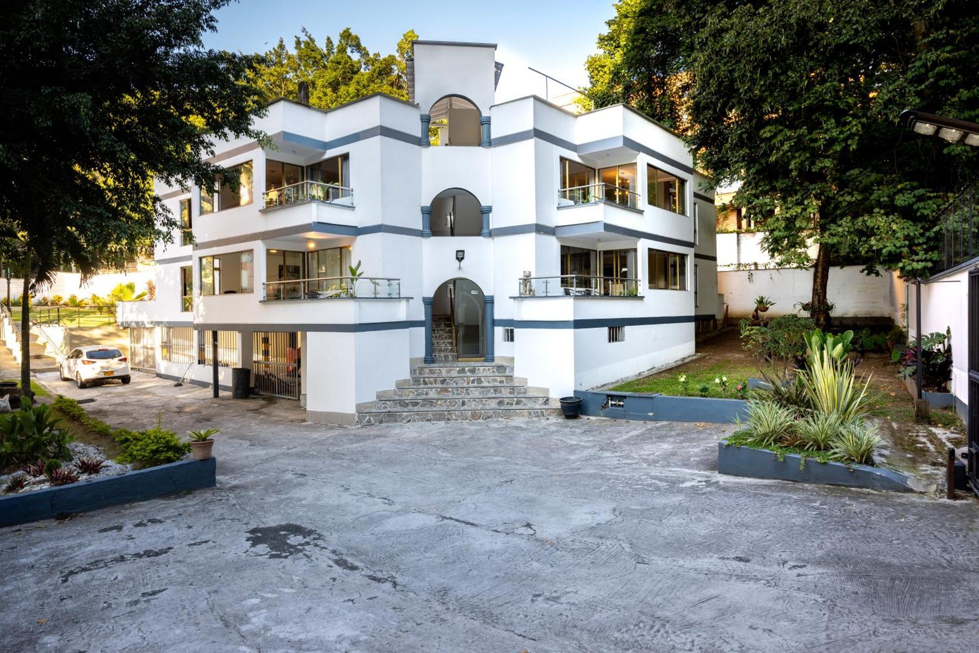 El Poblado, La Frontera
