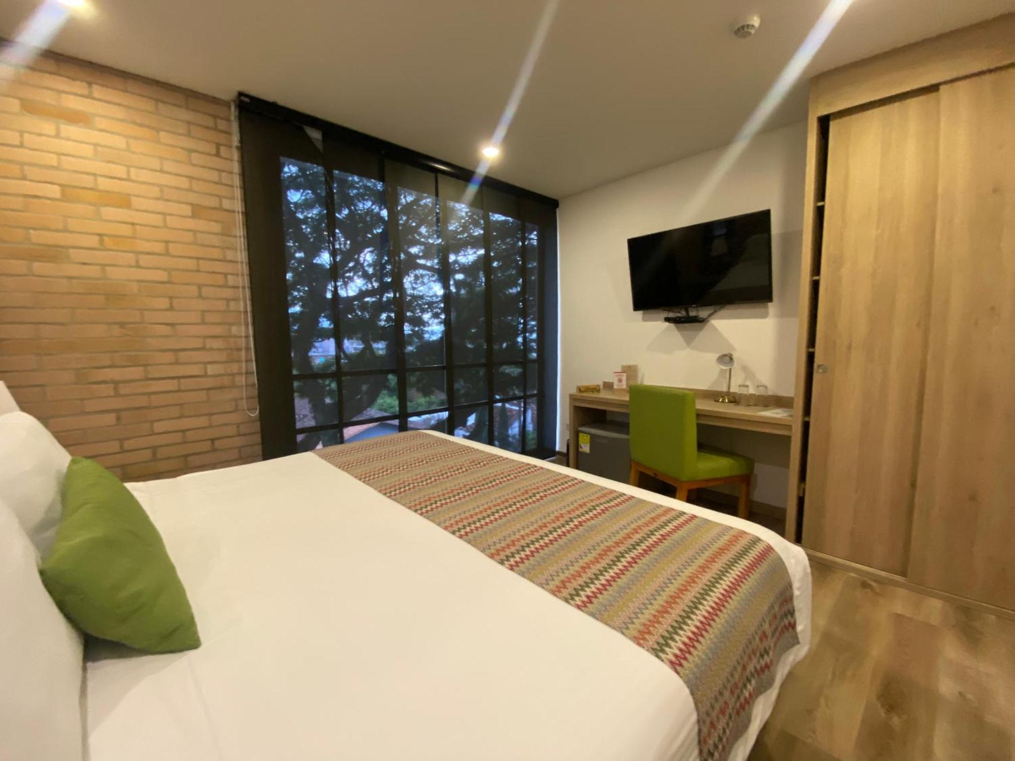 Ecohub 4*