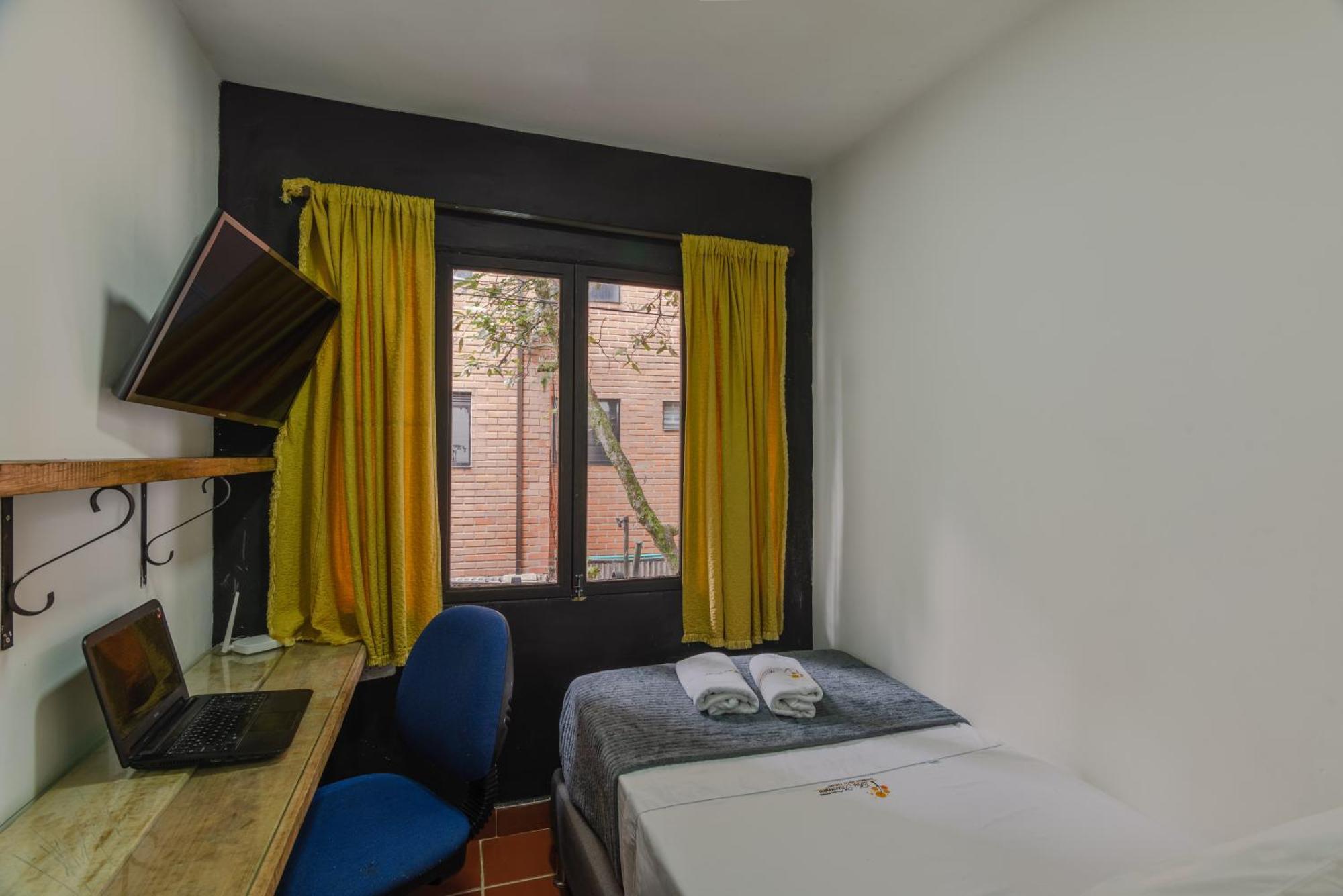 Pensión Casa Naranjos Medellín