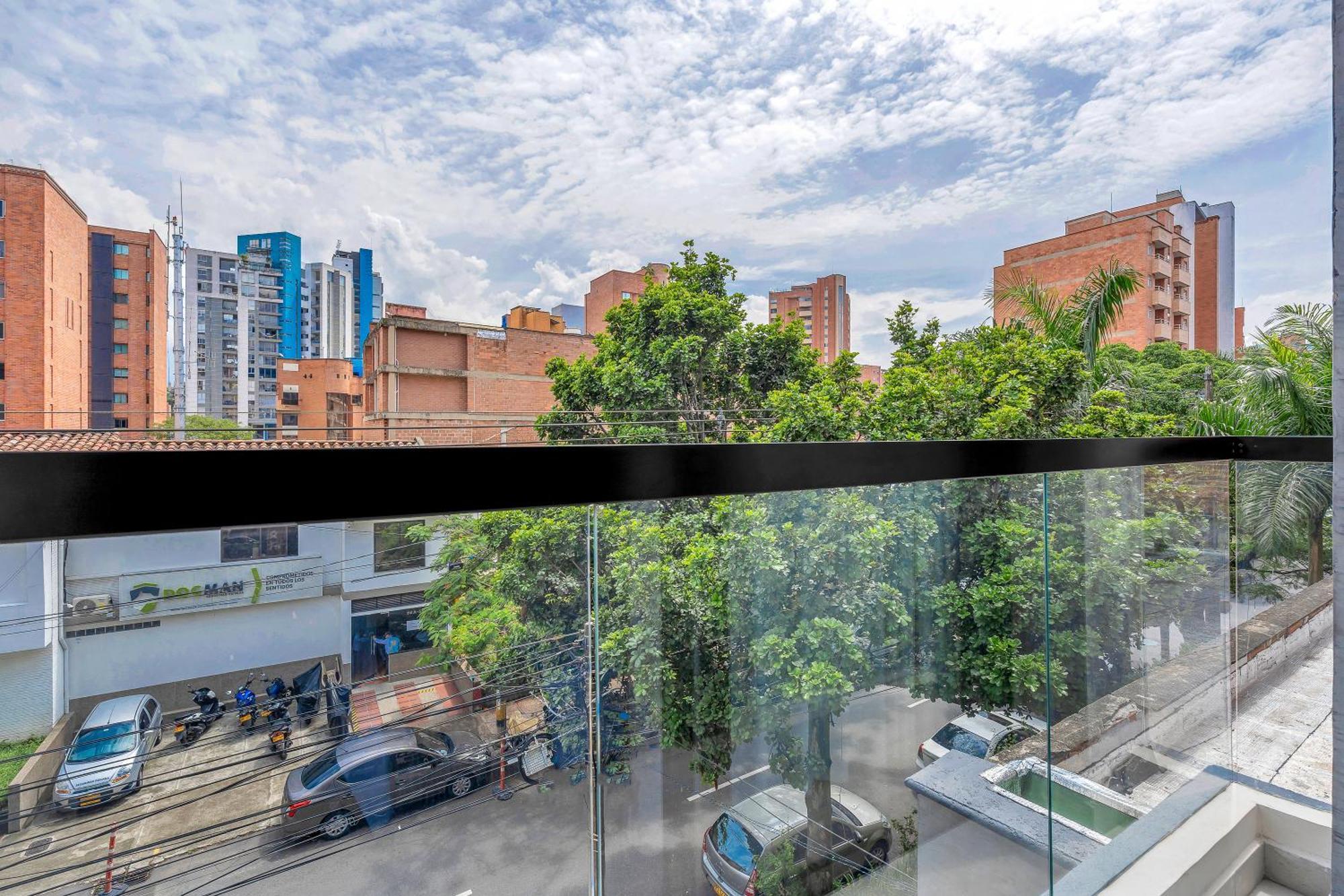 Housy Laureles *