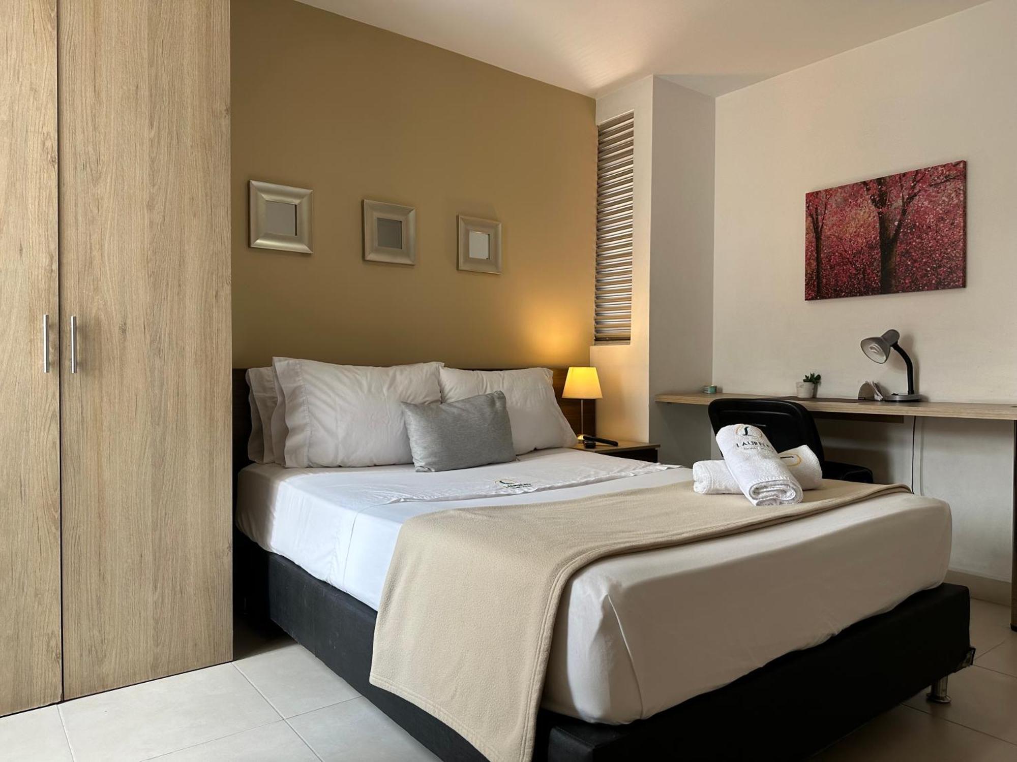 Hotel Laureles Lgh 3*