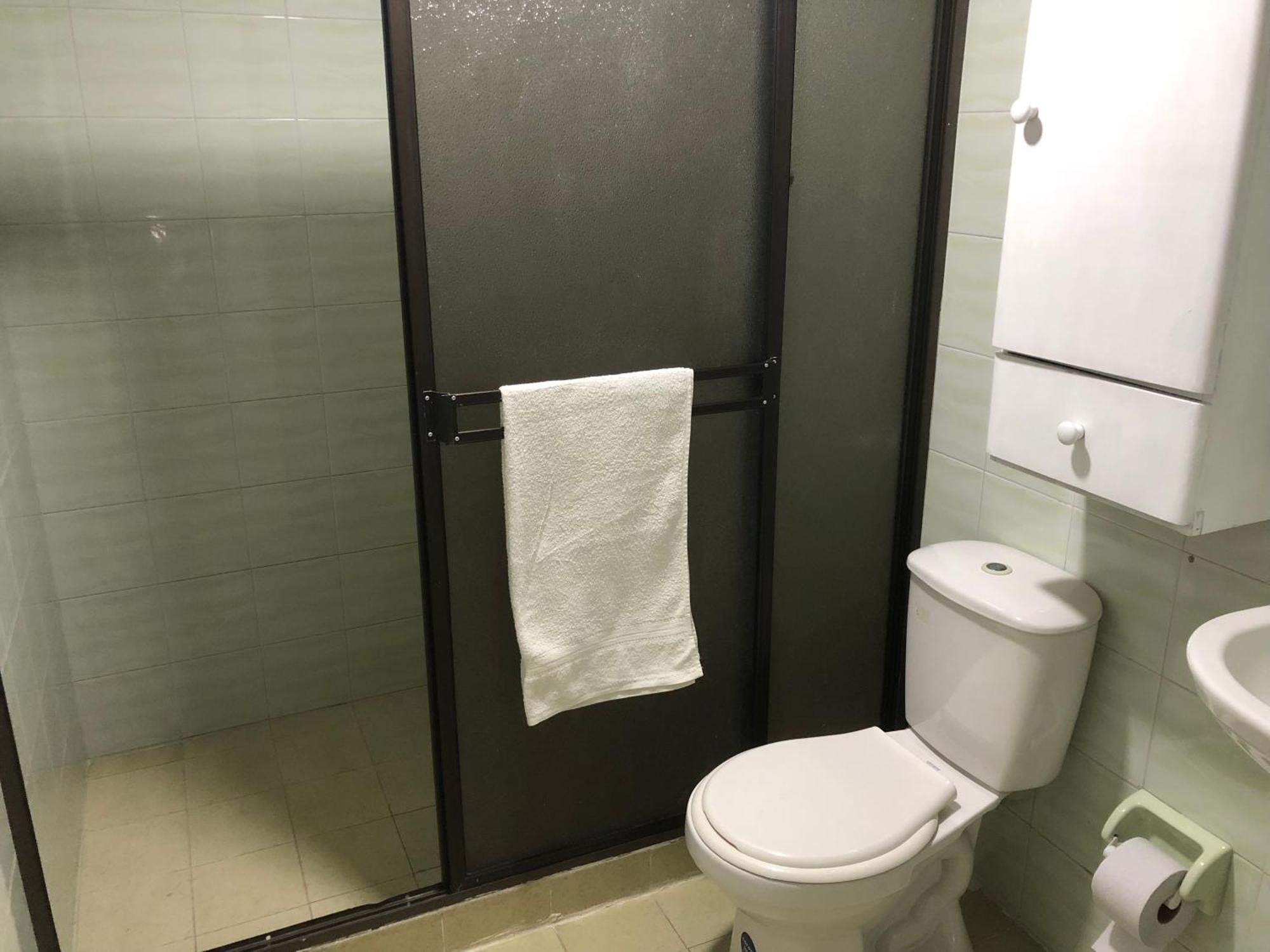 Apartamento Comodo En Laureles, Grande , Centrico , Bien Ubicado Apto303 * Medellín