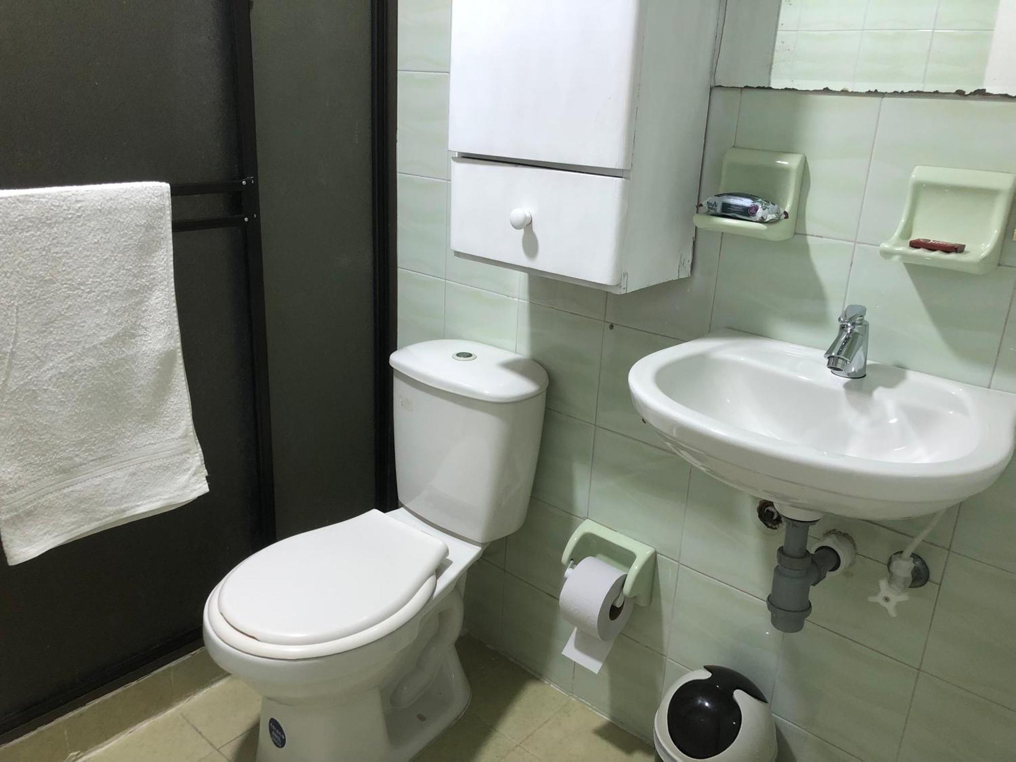 Apartamento Comodo En Laureles, Grande , Centrico , Bien Ubicado Apto303 Apartamento