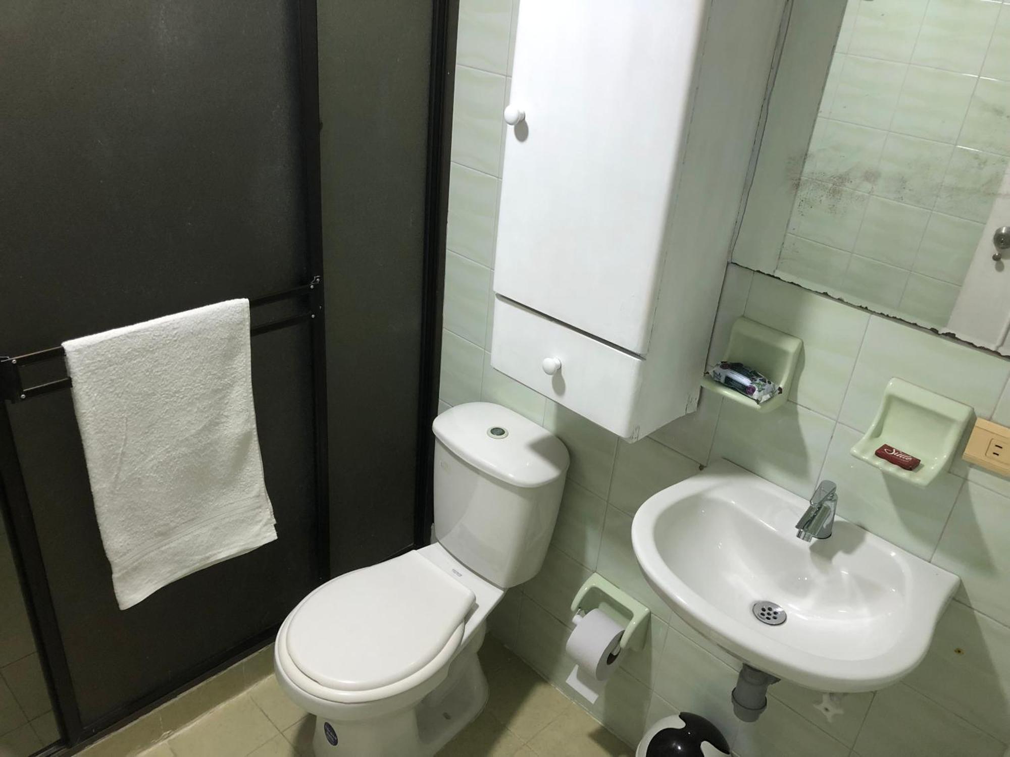 Apartamento Comodo En Laureles, Grande , Centrico , Bien Ubicado Apto303 Apartamento