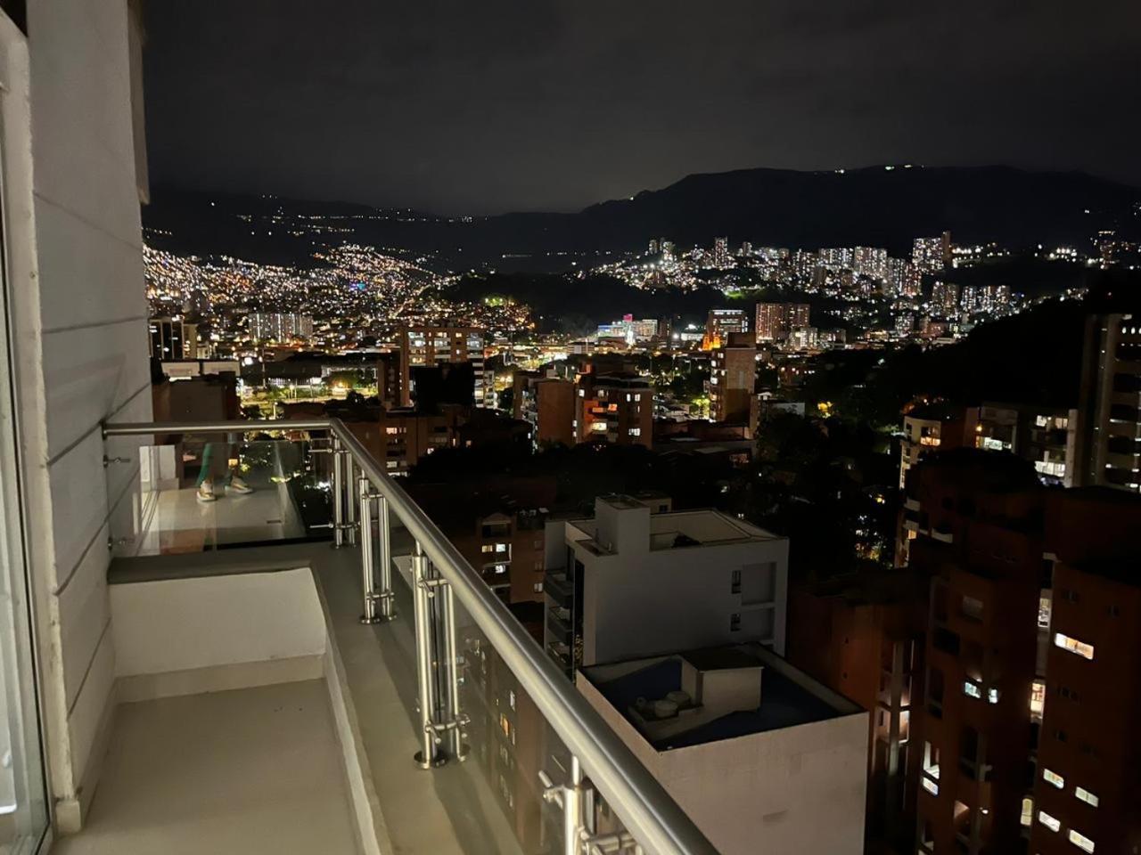 Conquistadores Cerca A Plaza Mayor * Medellín