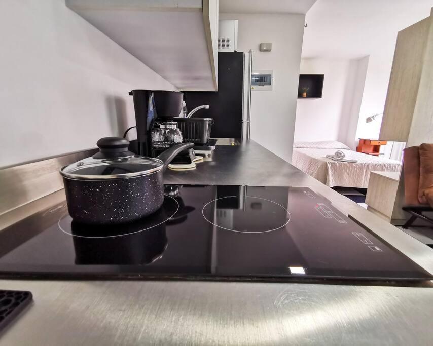 Medellin, Poblado. Perfect For Travel And Work. Apartamento Medellín