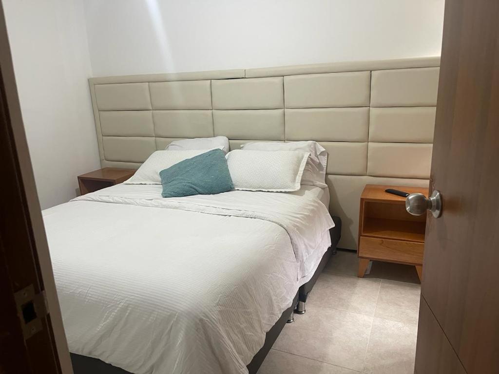 Apartamento 70m2 Ubicacion Estrategica Cerca Al Poblado 3020 *