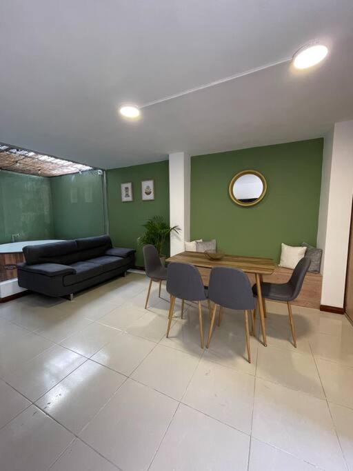 Apartamento W/ Jacuzzi Location/ Parque Lleras *