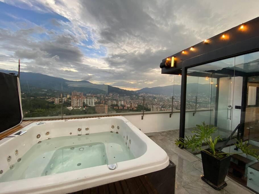 Penthouse Luxurytravelhome Poblado Apartamento