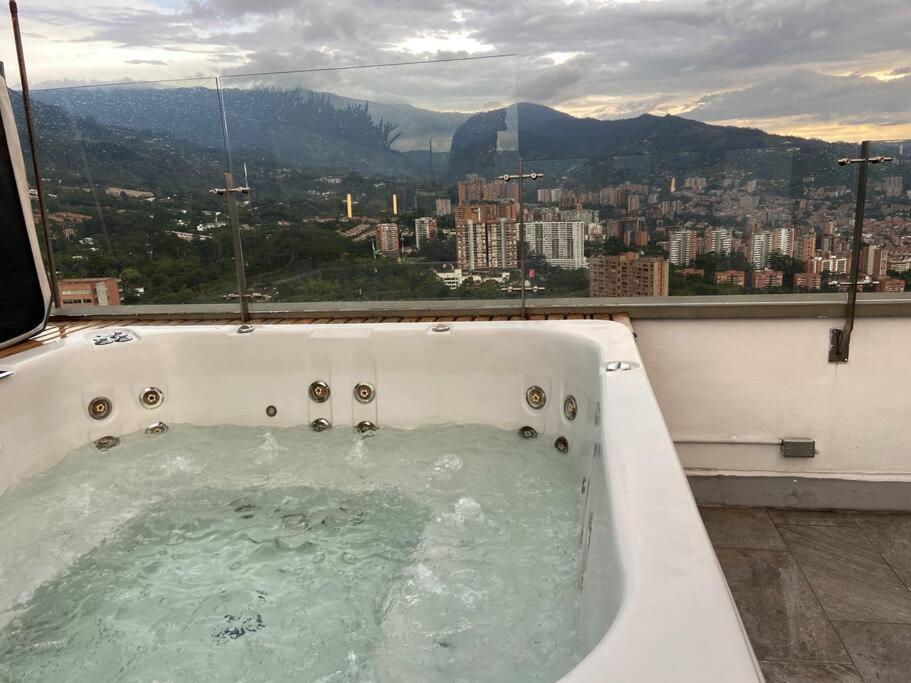 Penthouse Luxurytravelhome Poblado Apartamento *