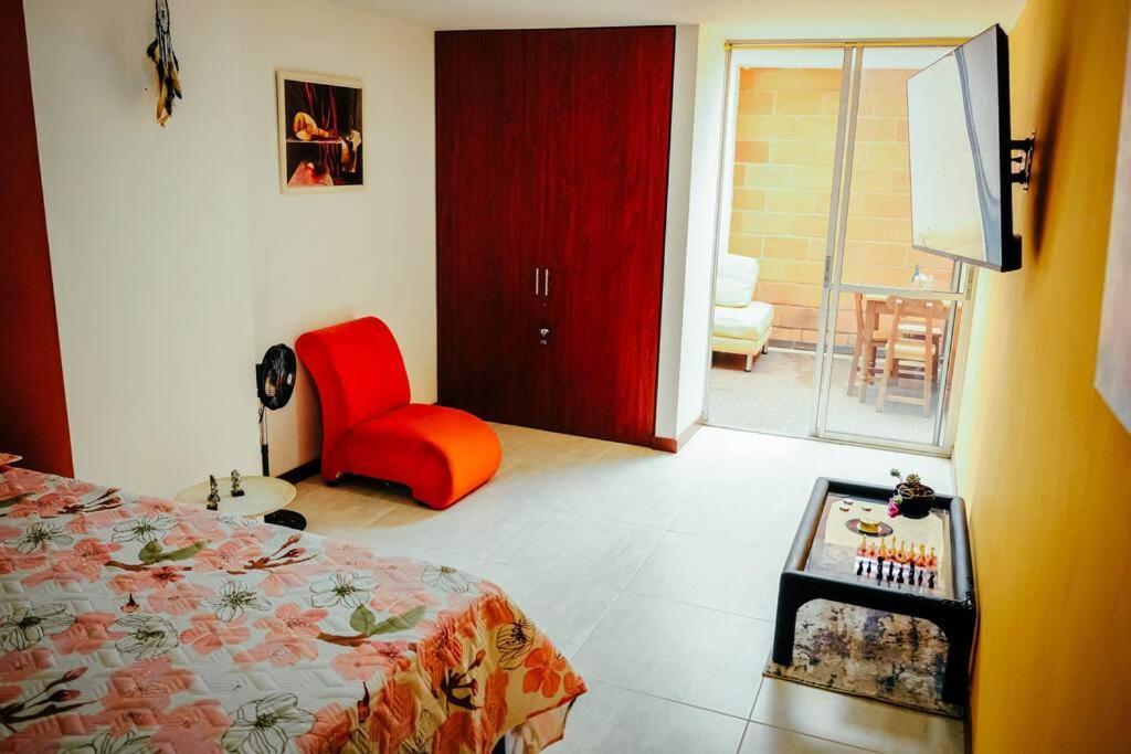 Lindo Con Patio Privado. Medellín