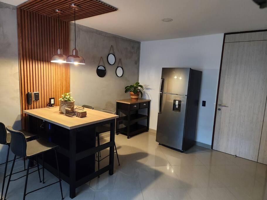 Apartment Hermoso En Laureles*aire Acondicionado *