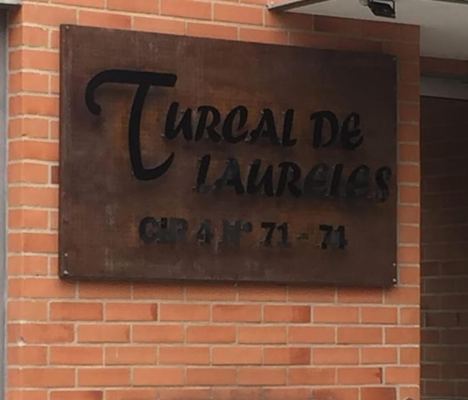 Hermoso En Laureles*aire Acondicionado *