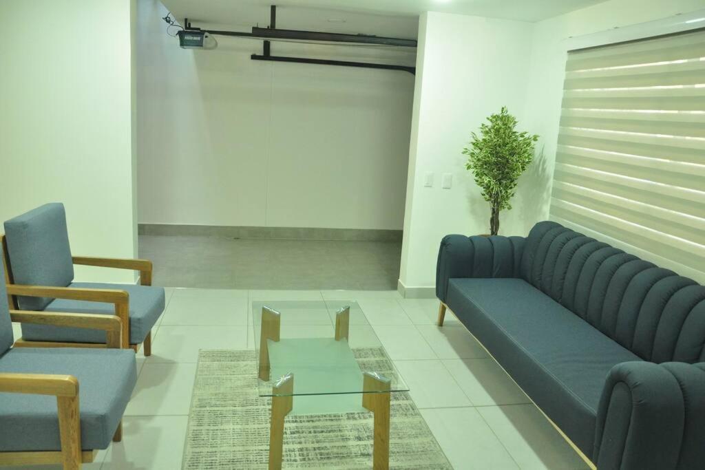 Modern House, With Excellent Location In Apartamento