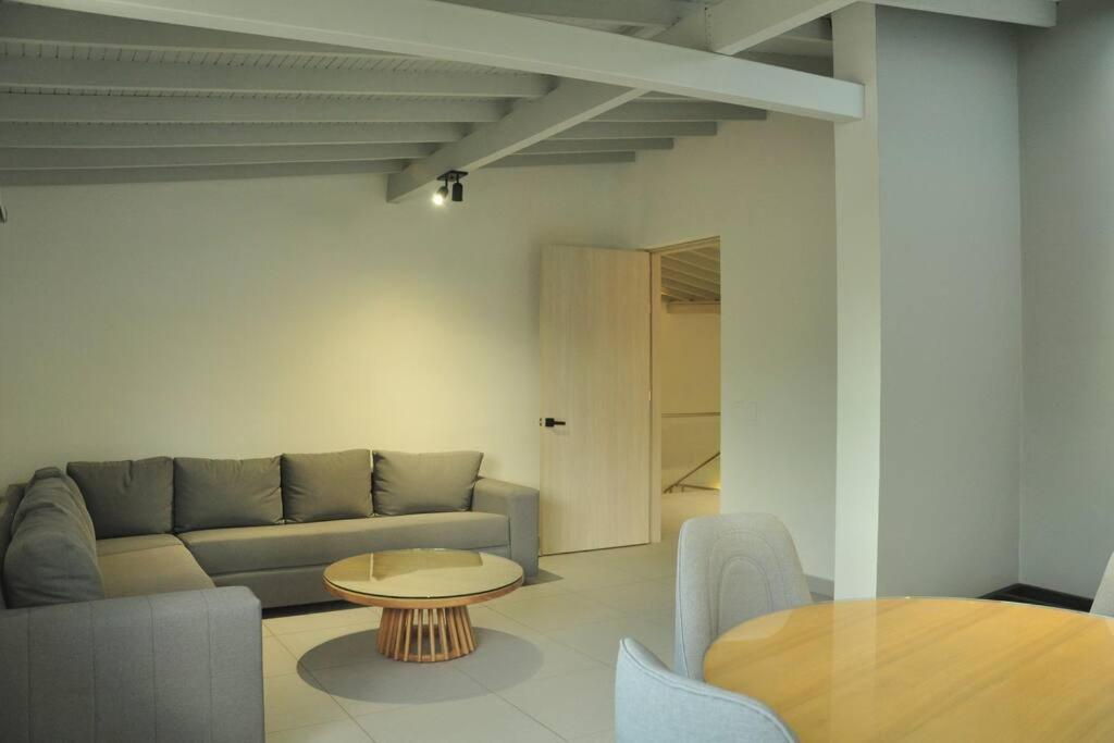 Modern House, With Excellent Location In Medellín