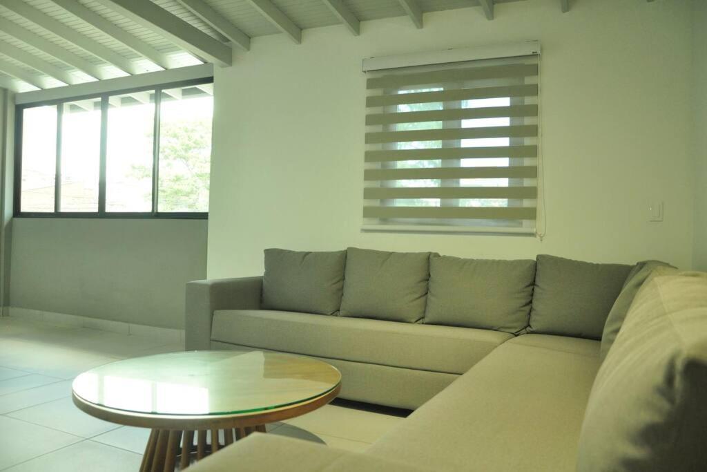 Modern House, With Excellent Location In Apartamento