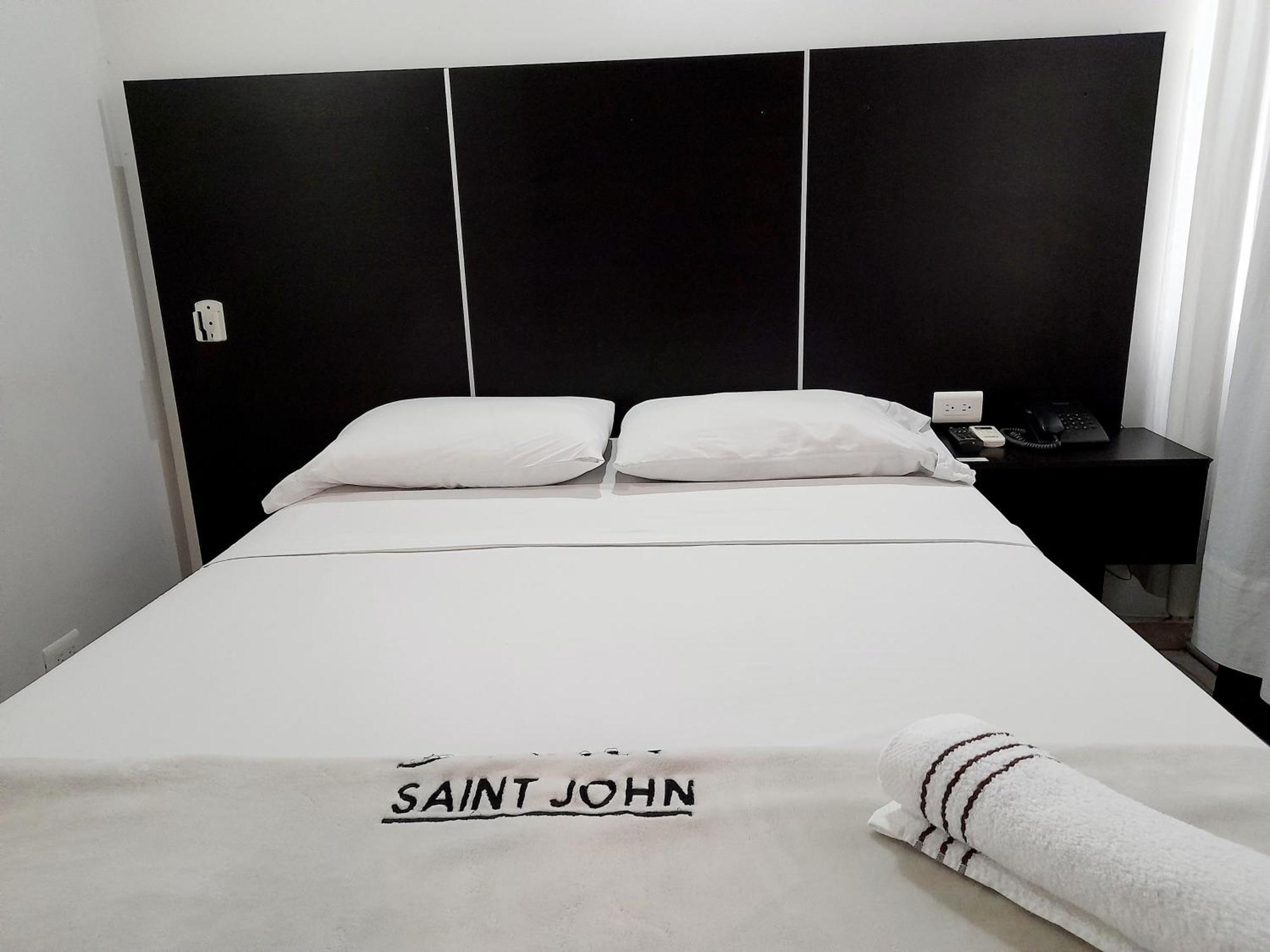 Saint John Hotel 3*