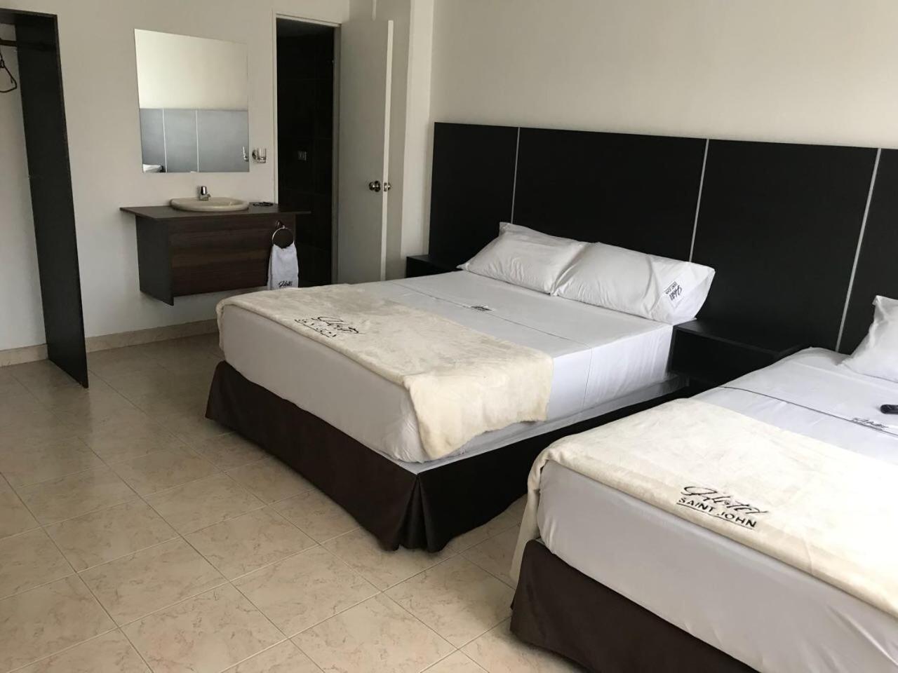 Saint John Hotel 3*