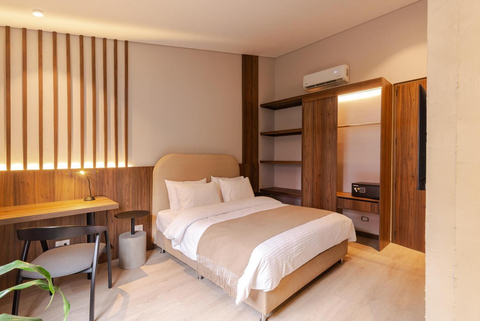 Lincoln Hotel 4*