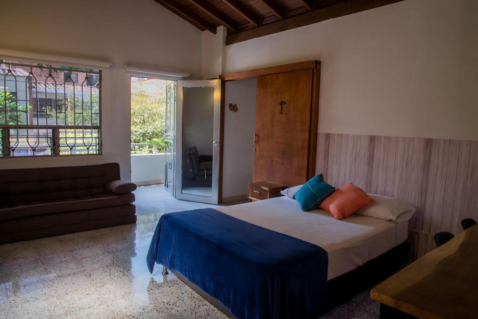 Casa De Lola Pensión Medellín
