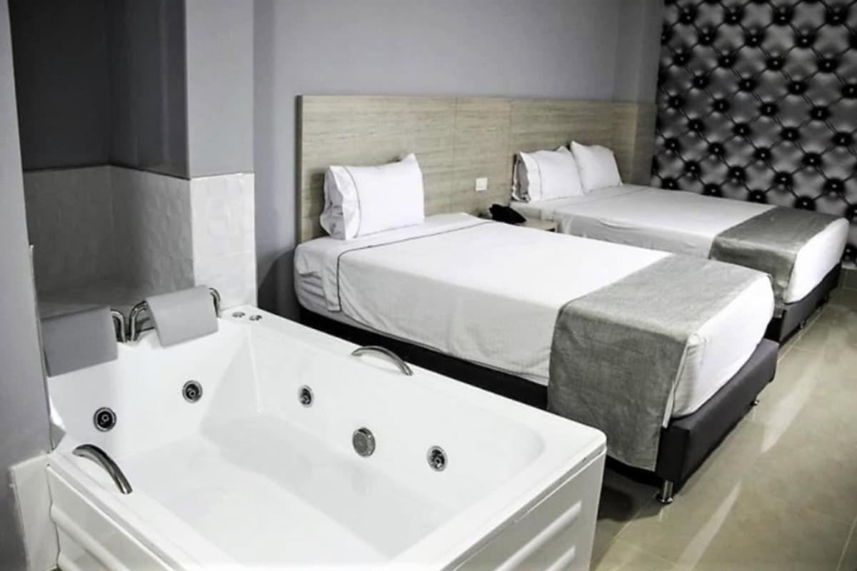 Lleras Express Hotel