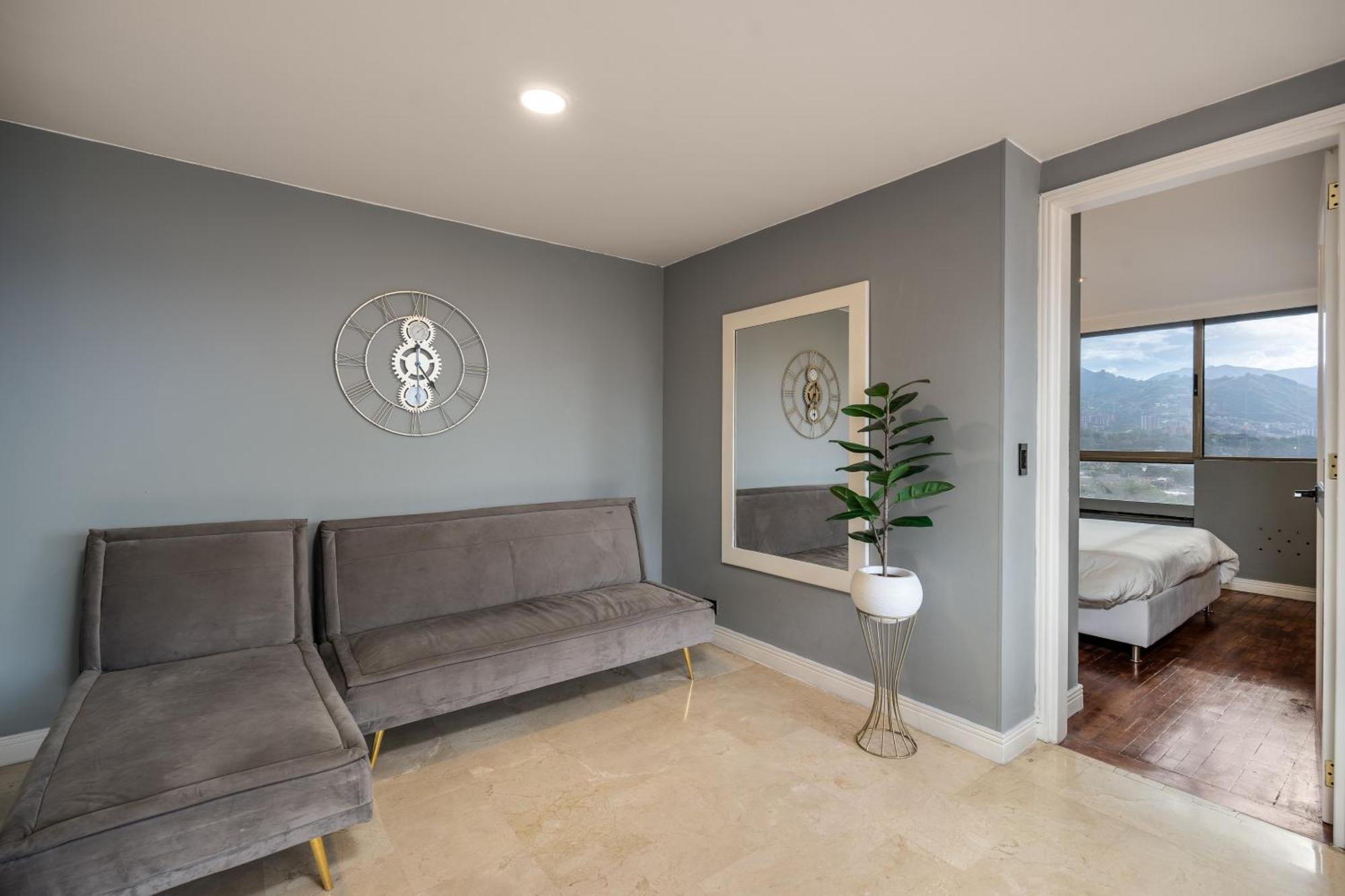 1003 Alcazar De Oviedo Apartamento