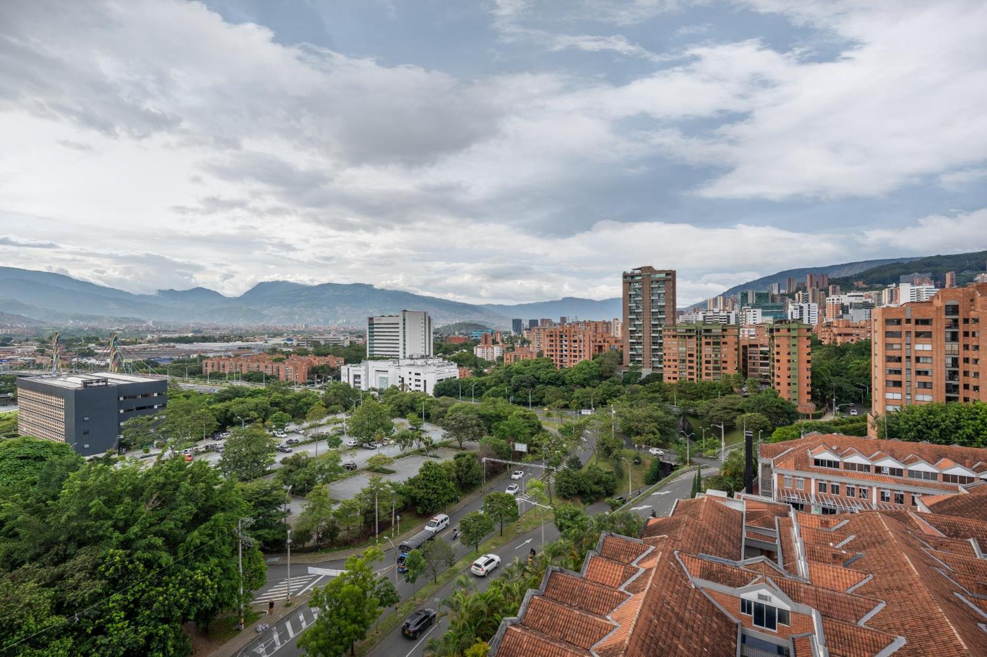 1003 Alcazar De Oviedo * Medellín
