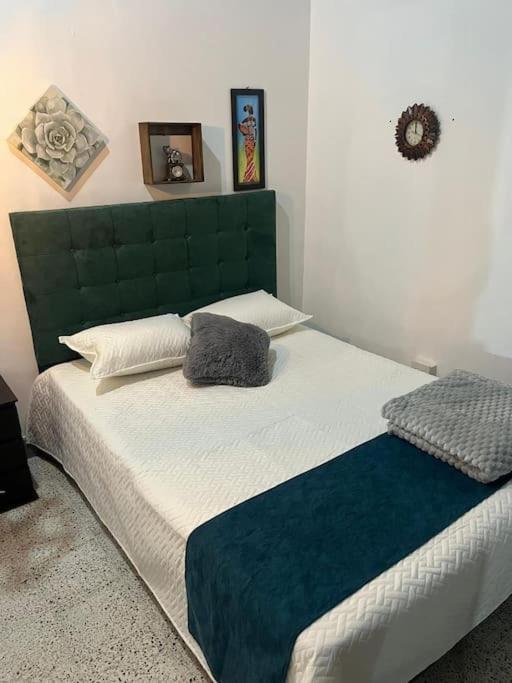 Casa La Victoria Alojamiento Completo * Medellín