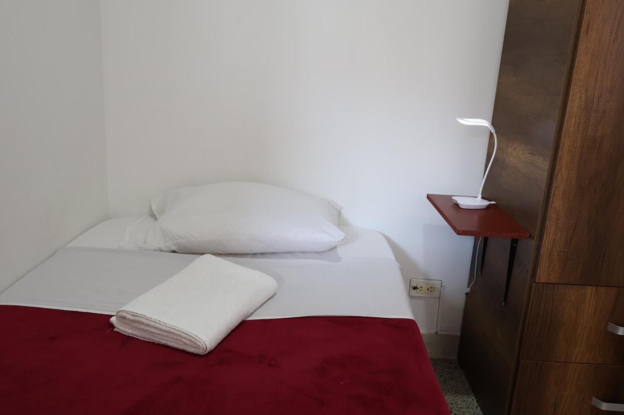 Habitación en casa particular Living Poblado Manila 301 G Hab Doble Con Bano Medellín