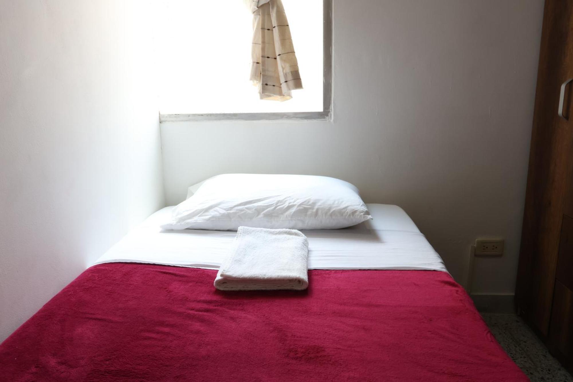Habitación en casa particular Living Poblado Manila 301 G Hab Doble Con Bano Medellín
