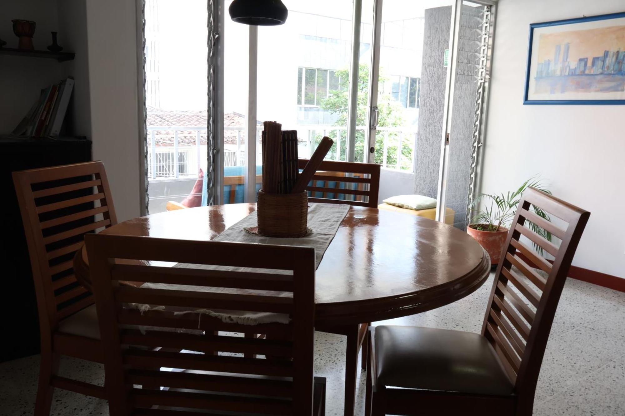 Living Poblado Manila 301 G Hab Doble Con Bano Habitación en casa particular Medellín