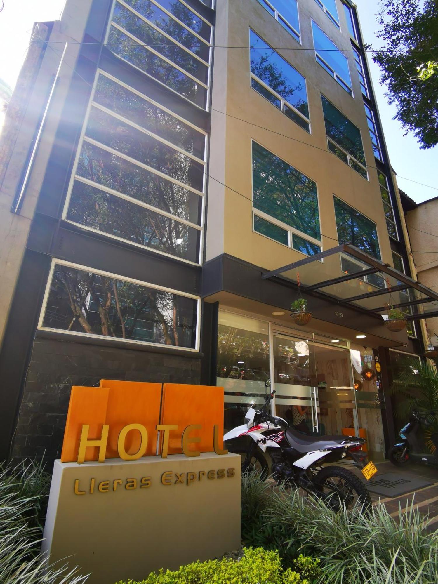 Lleras Express Hotel 3*