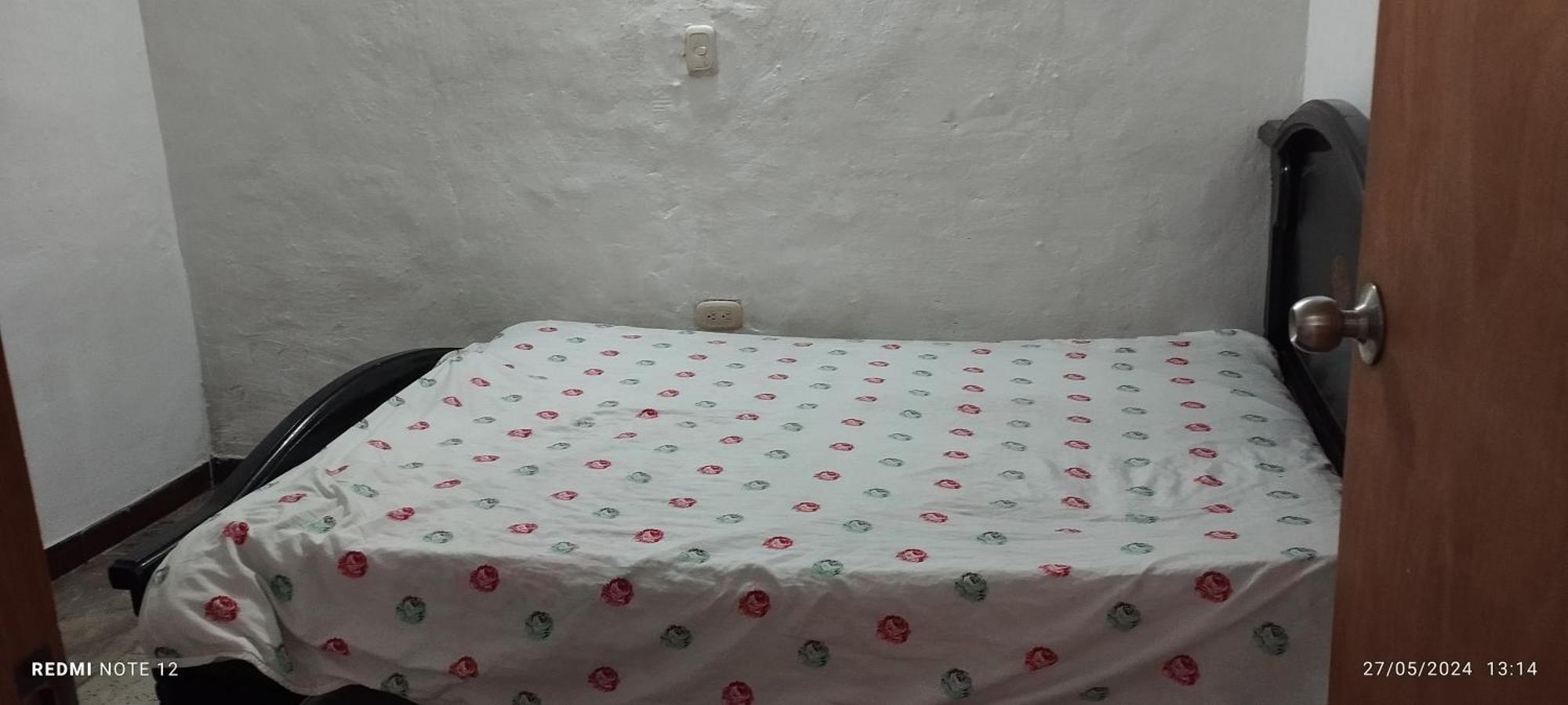 Arriendo Por 1 Ano Completo Fijo Habitacion A Persona Sola En El Barrio El Salvador *