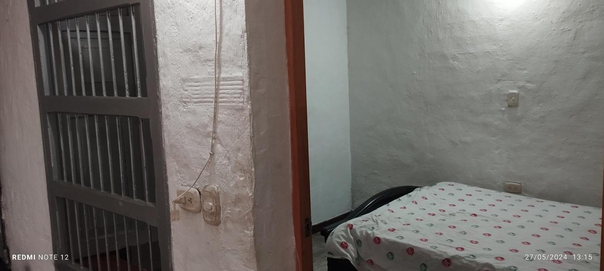 Arriendo Por 1 Ano Completo Fijo Habitacion A Persona Sola En El Barrio El Salvador Habitación en casa particular *