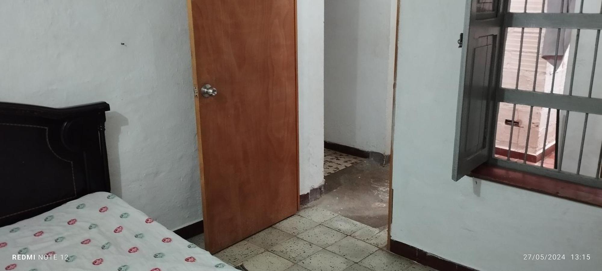 Arriendo Por 1 Ano Completo Fijo Habitacion A Persona Sola En El Barrio El Salvador Habitación en casa particular