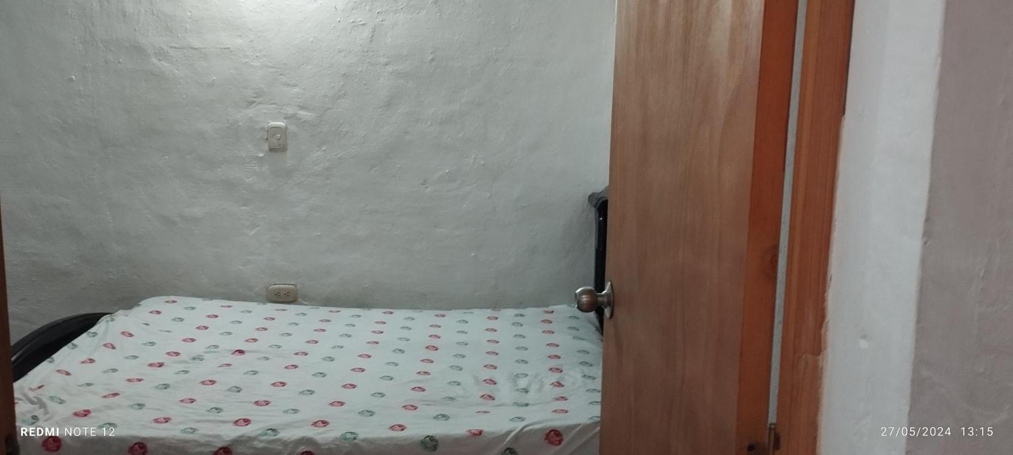Habitación en casa particular Arriendo Por 1 Ano Completo Fijo Habitacion A Persona Sola En El Barrio El Salvador *