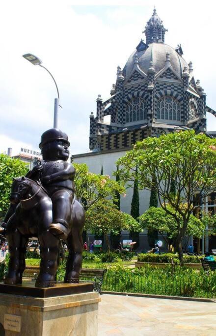 Excepcional Casa Privada Familias Y Grupos - Excelente Ubicacion Medellín