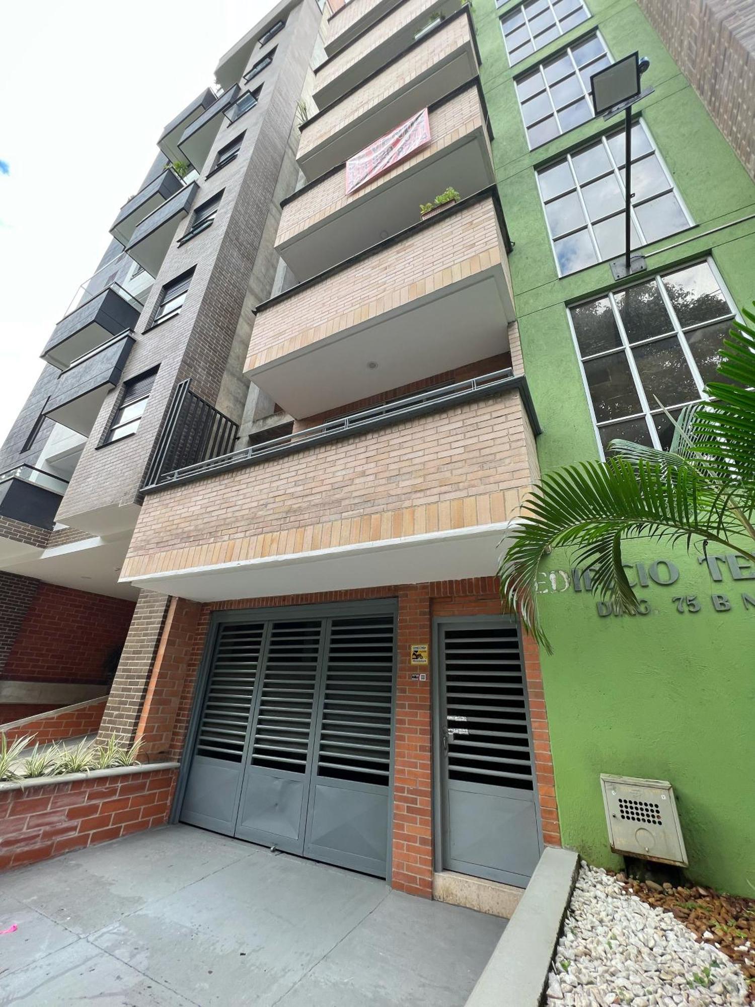 Apto Terra Amplio Y Centrico * Medellín