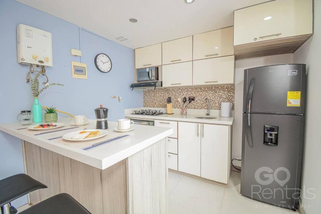 Charming Decor & Stunning Views Poblado Apartamento