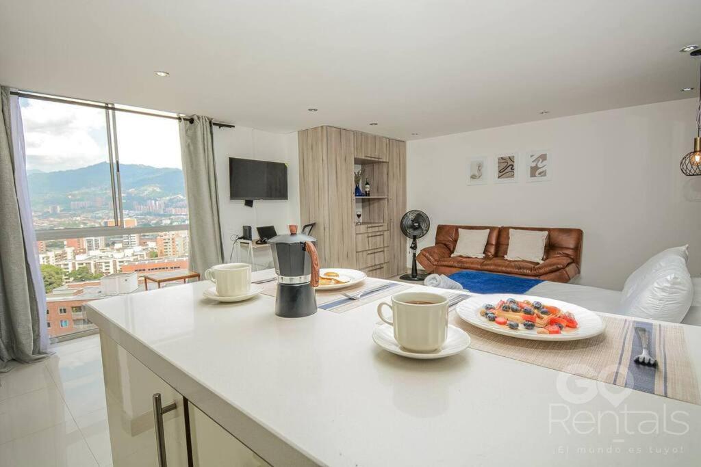 Charming Decor & Stunning Views Poblado Medellín