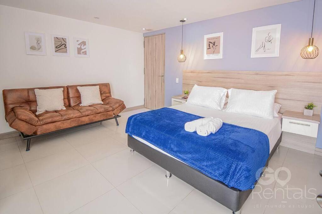 Charming Decor & Stunning Views Poblado Medellín