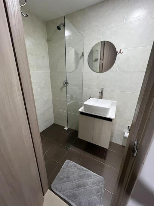 En Laureles, Con Piscina Y Parquedero 401