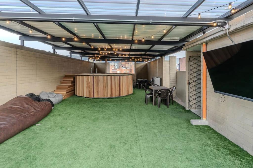 En Laureles, Con Piscina Y Parquedero 401 Apartamento
