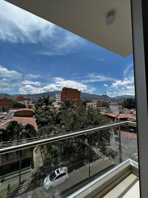 Apartamento En Laureles, Con Piscina Y Parquedero 401