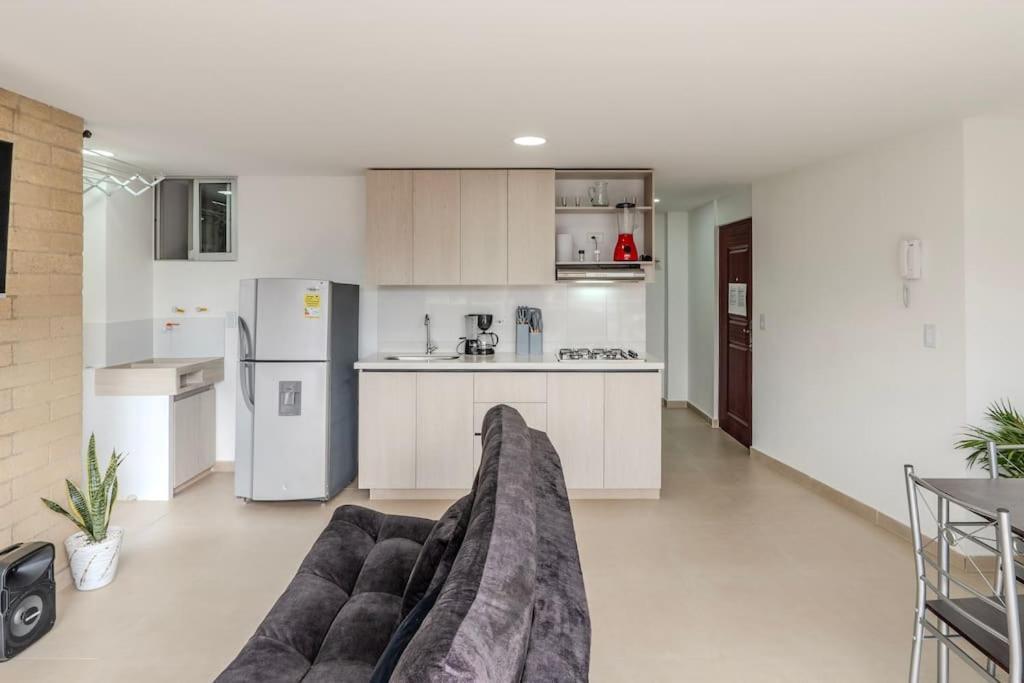 Apartamento En Laureles, Con Piscina Y Parquedero 401 Medellín