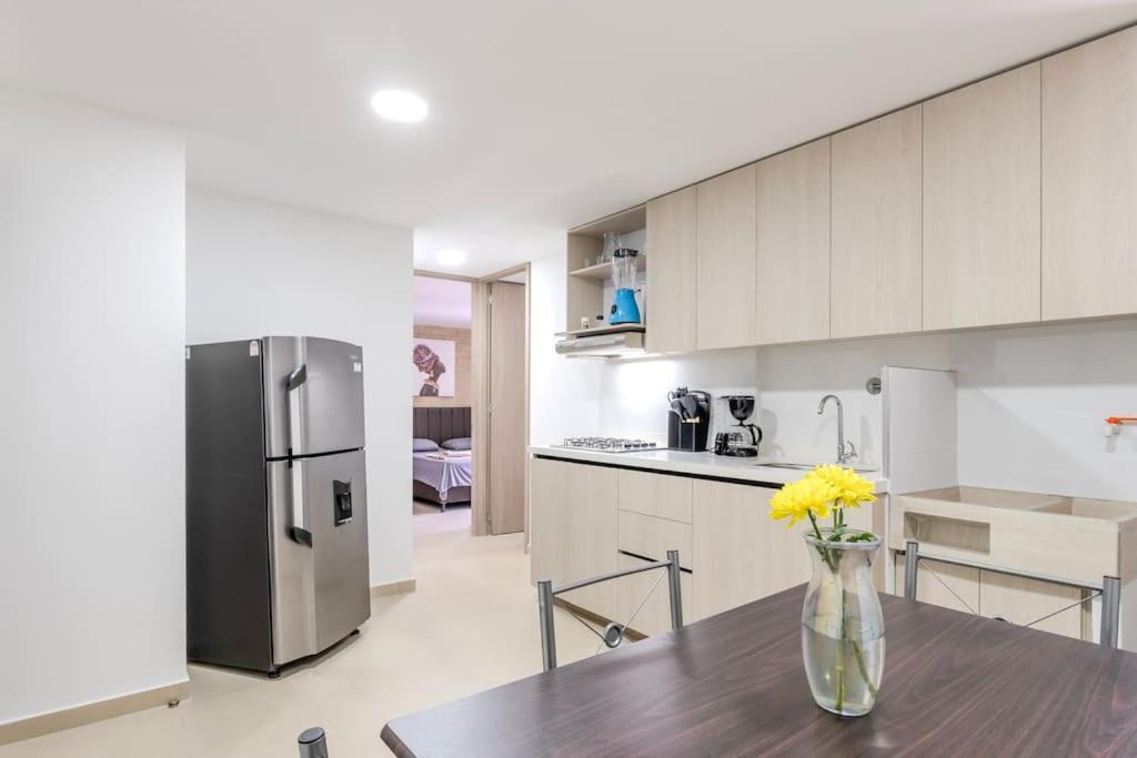 Apartamento En Laureles 2br Con Rooftop Y Piscina 702 *