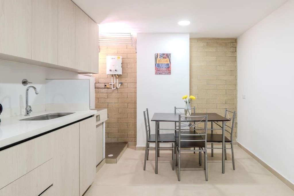 En Laureles 2br Con Rooftop Y Piscina 702 * Medellín