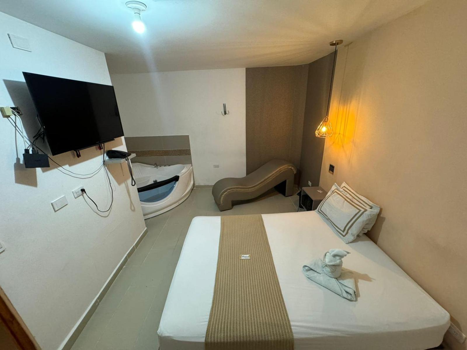 Atlantis Luxury Hotel 3*