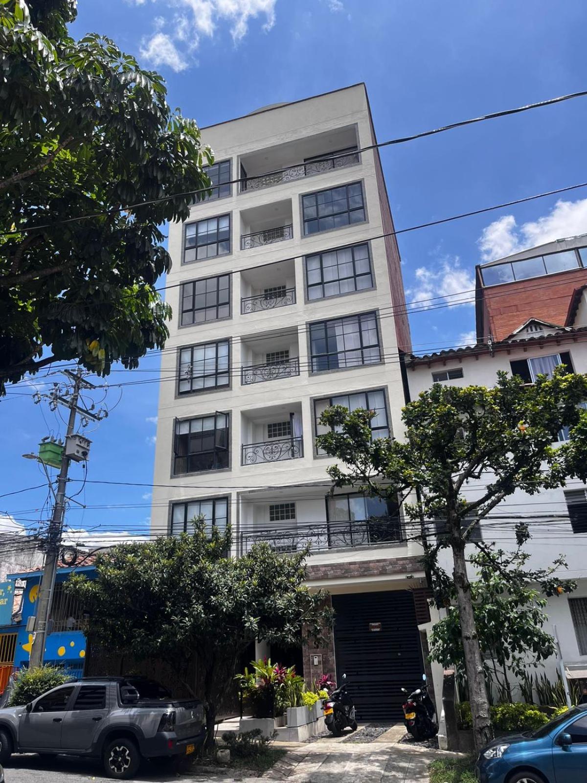 Levits * Medellín